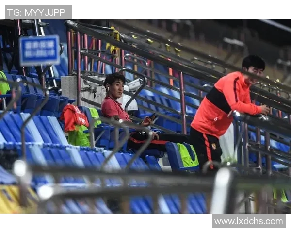 赛后分析:上海足球队与广州足球队的耐力对决全景回顾 赛后分析:上海足球队与广州足球队的耐力对决全景回顾