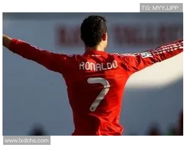 足球明星手绘素描图展现运动魅力与艺术之美的完美结合 足球明星手绘素描图展现运动魅力与艺术之美的完美结合