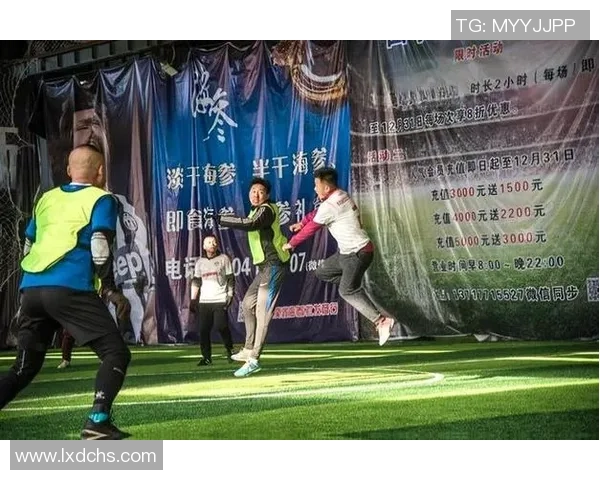 足球明星黑白艺术作品展现运动之美与激情的结合 足球明星黑白艺术作品展现运动之美与激情的结合